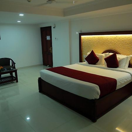 Hotel Savera Park Thrissur Eksteriør billede