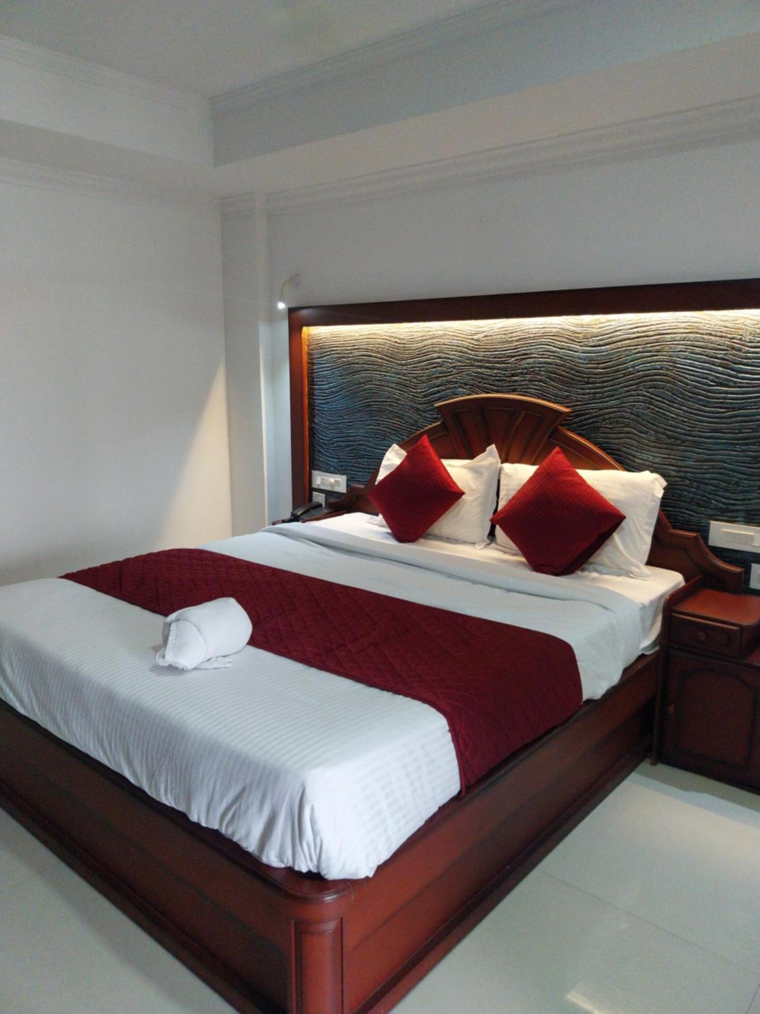 Hotel Savera Park Thrissur Eksteriør billede