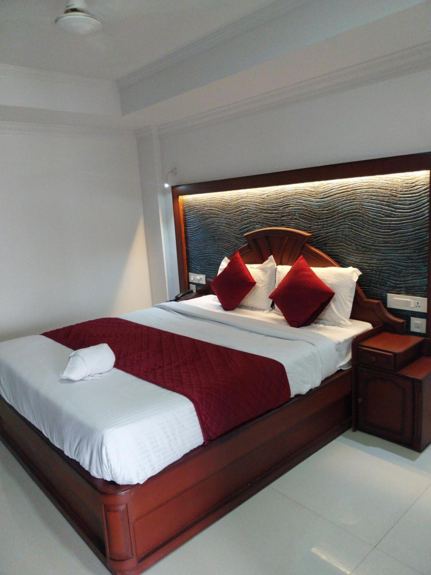 Hotel Savera Park Thrissur Eksteriør billede